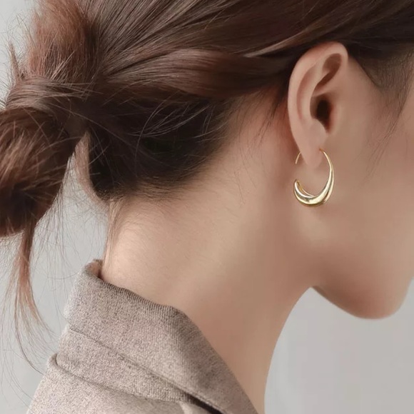 NEW 925 STERLING SILVER C SHAPE EARRINGS, NICE EARRINGS, CUTE EARRINGS - Picture 2 of 4